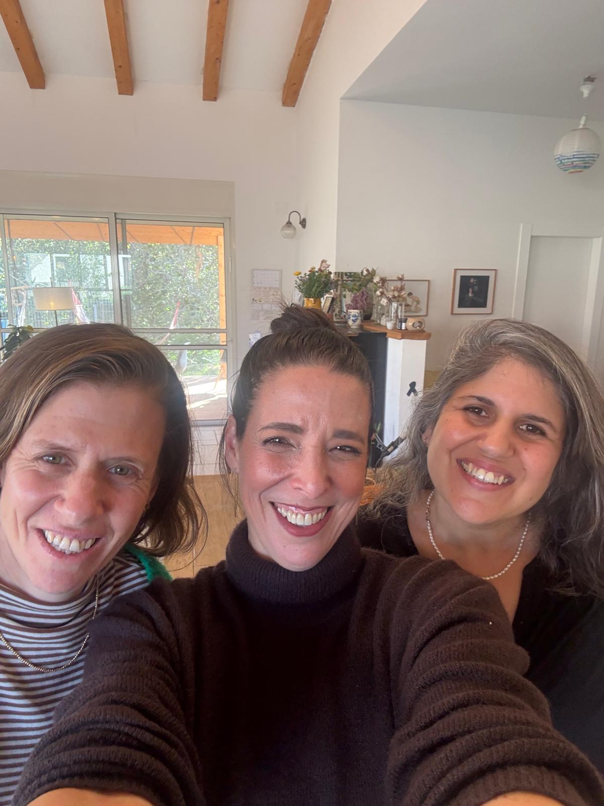 נגה אשד, סמדר רונן, ליאת שפר בן יעקב